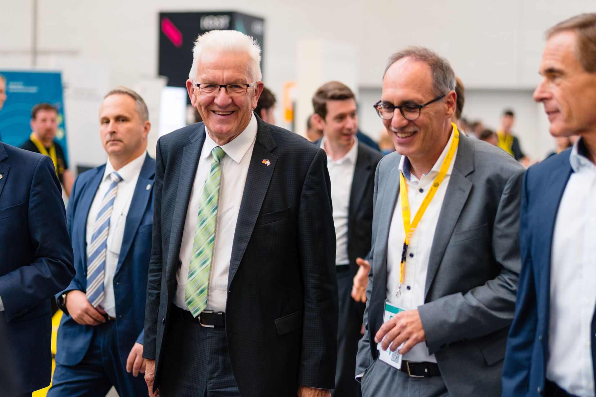 Ministerpräsident Winfried Kretschmann mit den Sprechern von QuantumBW: Joachim Ankerhold und Volkmar Denner